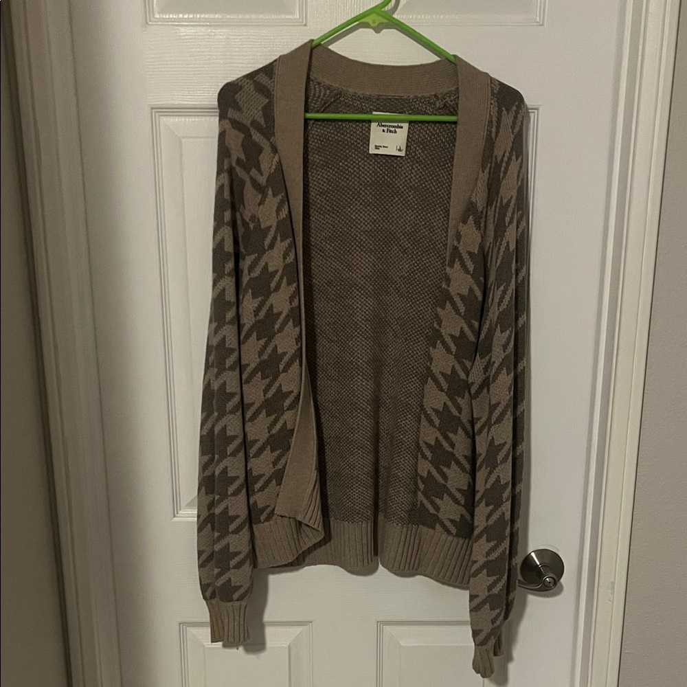 Abercrombie & Fitch Tan Houndstooth Cardigan